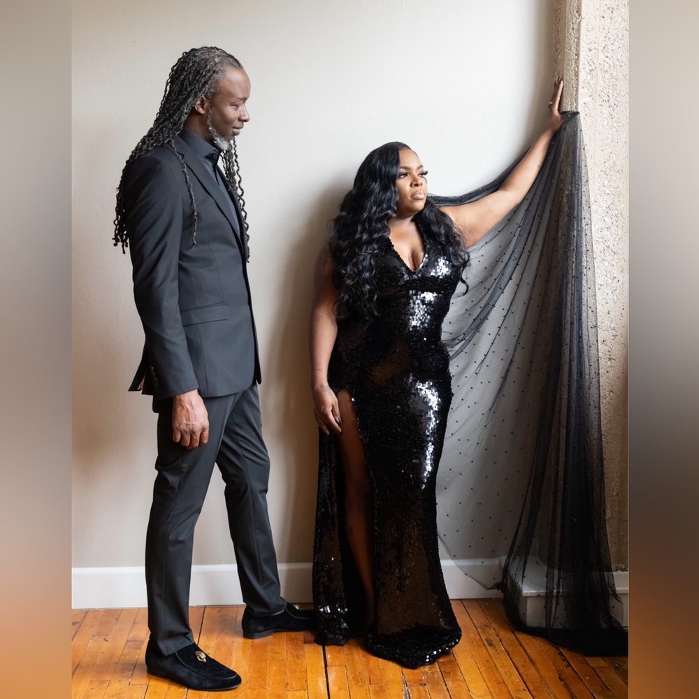 Black pearl wedding veil for bride